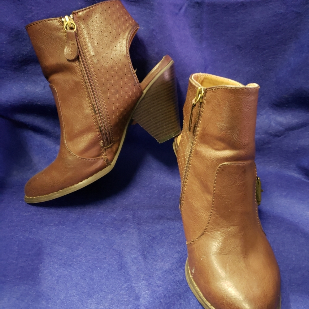 Mo Mo Brown Ankle Boots